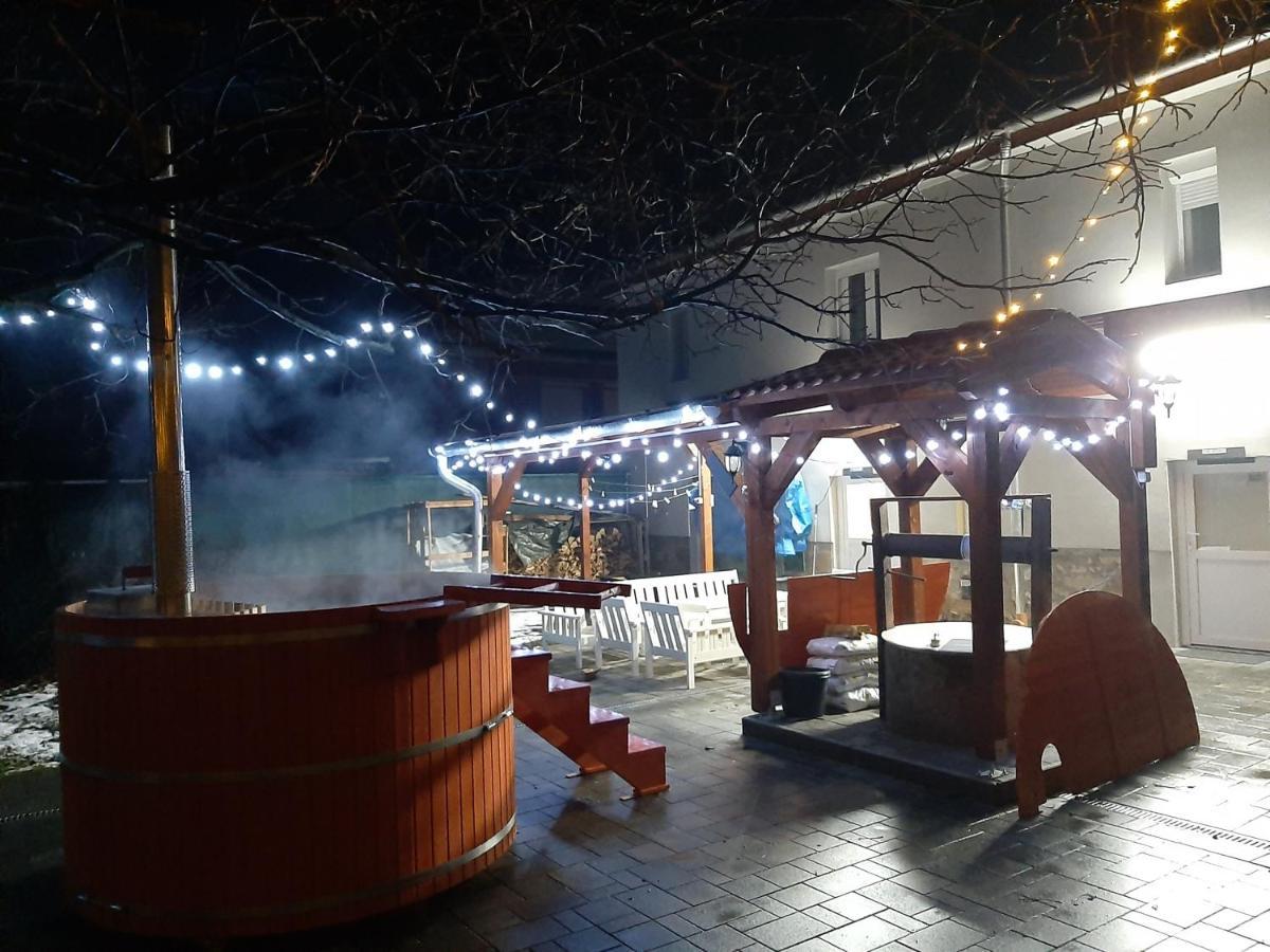 Hotel E-Tekergok Haza Bukkzserc Exterior foto
